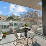 Bright 1 Bedroom With Balcony In