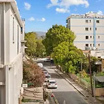 アパート Bright 1 Bedroom With Balcony In *