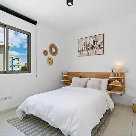 Bright 1 Bedroom With Balcony In ニコシア