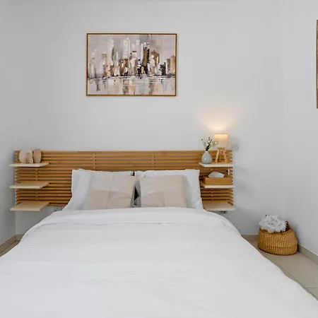 Bright 1 Bedroom With Balcony In ニコシア