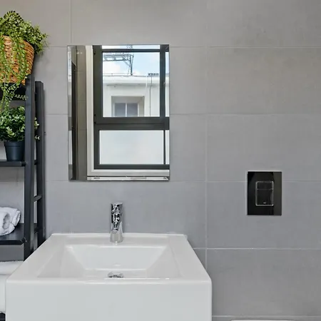 Апартаменты Bright 1 Bedroom With Balcony In Никосия