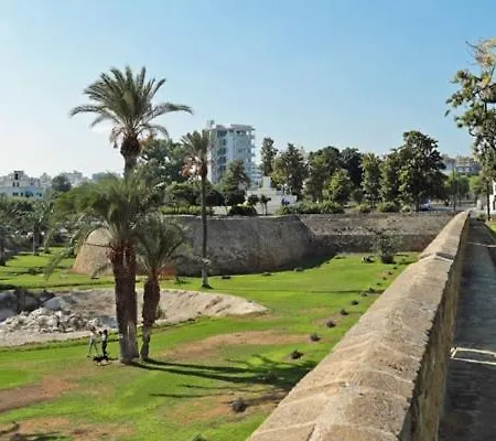 Bright 1 Bedroom With Balcony In Апартаменты *