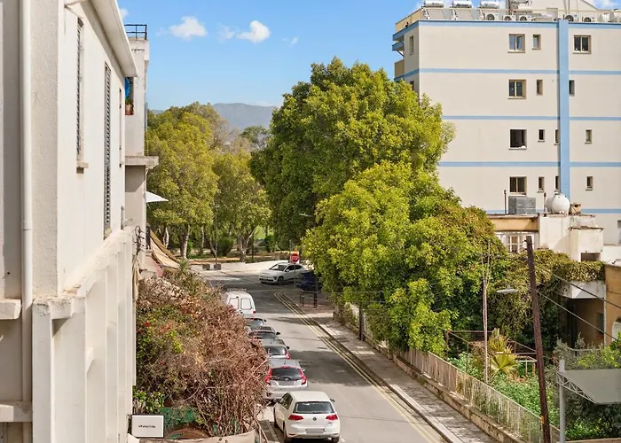 Διαμέρισμα Bright 1 Bedroom With Balcony In *