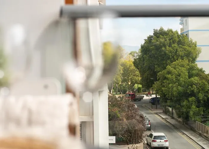 Bright 1 Bedroom With Balcony In Διαμέρισμα