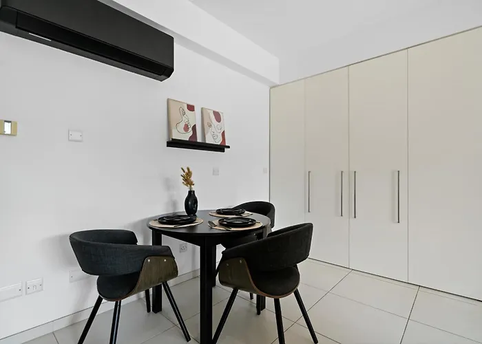 Bright 1 Bedroom With Balcony In Διαμέρισμα *