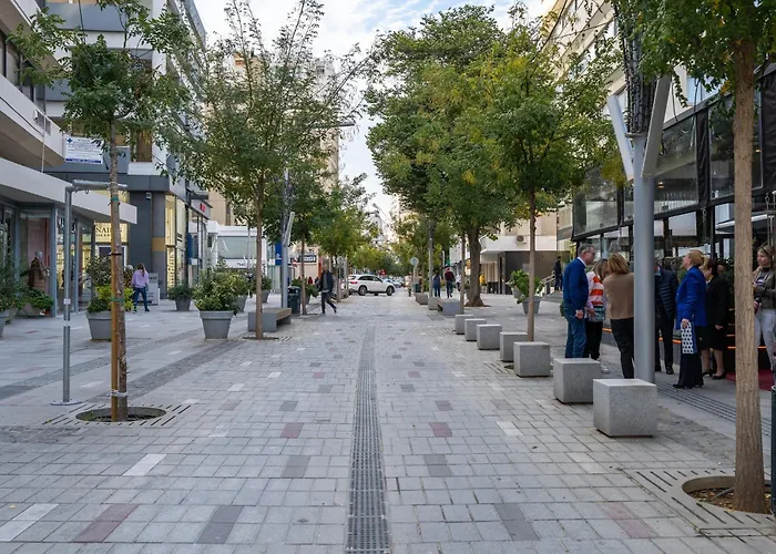 Bright 1 Bedroom With Balcony In *