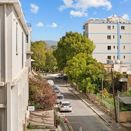 Apartment Bright 1 Bedroom With Balcony In *