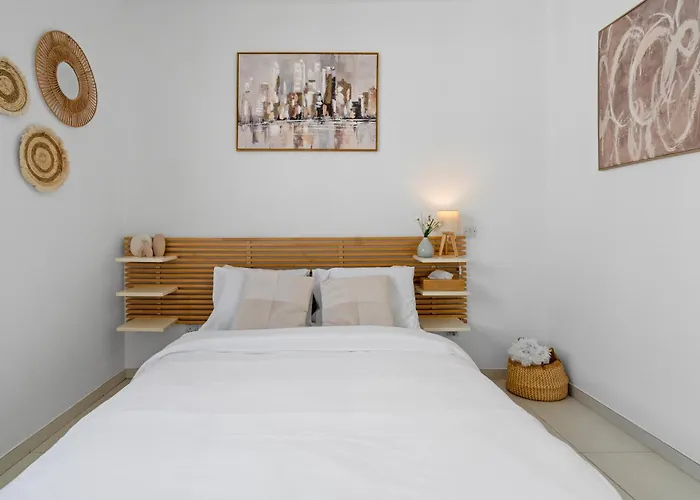 Bright 1 Bedroom With Balcony In Nikosia