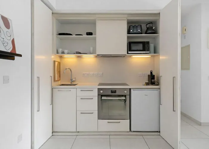 Bright 1 Bedroom With Balcony In Nikosia